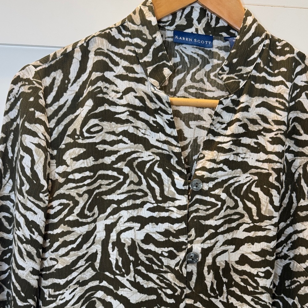 Karen Scott Zebra Print Women's Top Button Front size Medium - Picture 2 of 12